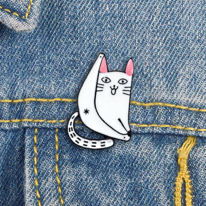 Funny Naughty White Kitten Brooch Long Tail and Long Legs Fashion Women Enamel Lapel Pin Jackets Bag Hat Badge Gift