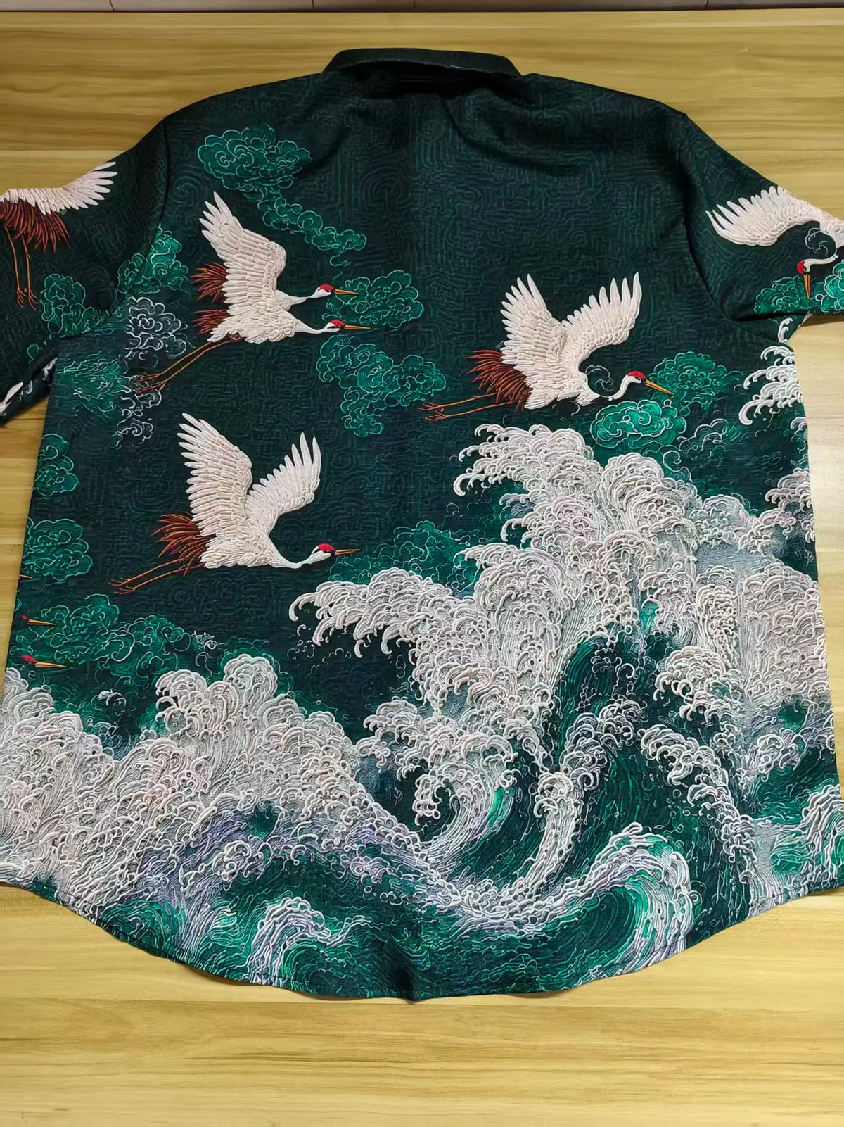 New Dark Green Embossed Dark Pattern Fabric with Flying Crane and Wave Printing for Men's Casual Short Sleeved Shirt